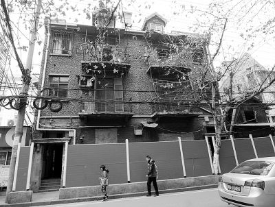 位于汉口胜利街165号的武汉文物保护单位——中共中央机关旧址正待修缮。 记者金思柳 摄 